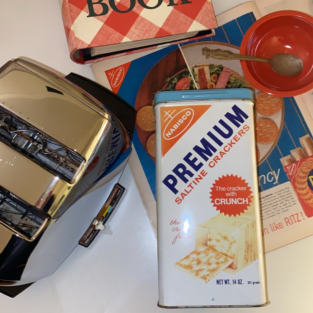 RARE Vintage Collectible 1969 NABISCO Premium Saltine Crackers Storage Tin